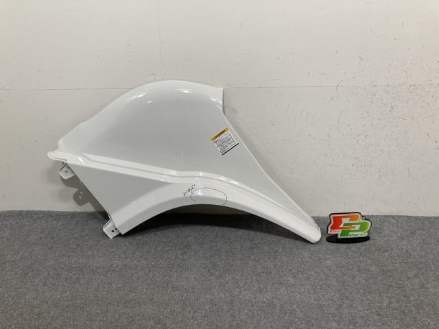 新車取り外し!ギガ 大型 2代目 2015- 10t 純正 右 フロント フェンダー ホワイト ソリッド いすゞ(138825)