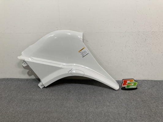 新車取り外し!ギガ 大型 2代目 2015- 10t 純正 右 フロント フェンダー ホワイト ソリッド いすゞ(138825)