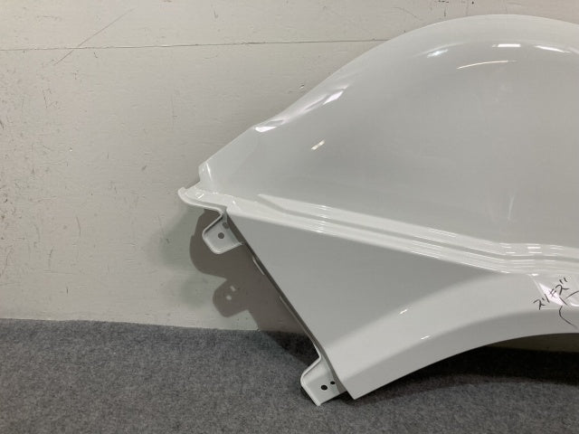 新車取り外し!ギガ 大型 2代目 2015- 10t 純正 右 フロント フェンダー ホワイト ソリッド いすゞ(138825)