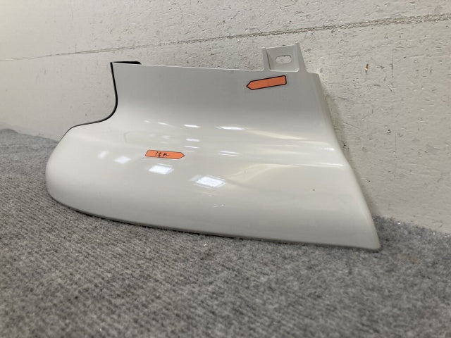 新車取り外し!ギガ 大型 2代目 2015- 10t 純正 右 アッパー フロント コーナーパネル/コーナーカバー ホワイト ソリッド いすゞ(138826)