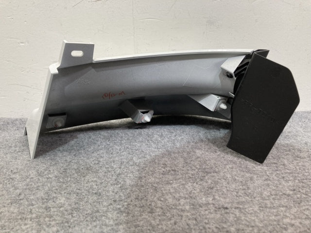 新車取り外し!ギガ 大型 2代目 2015- 10t 純正 右 アッパー フロント コーナーパネル/コーナーカバー ホワイト ソリッド いすゞ(138829)