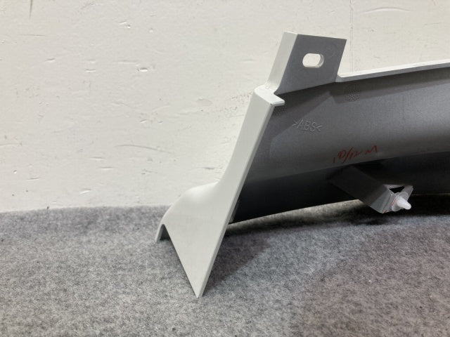 新車取り外し!ギガ 大型 2代目 2015- 10t 純正 右 アッパー フロント コーナーパネル/コーナーカバー ホワイト ソリッド いすゞ(138829)