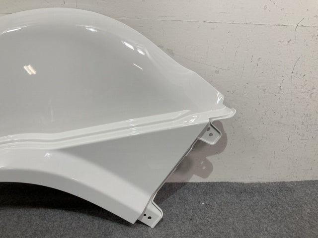新車取り外し!ギガ 大型 2代目 2015- 10t 純正 左 フロント フェンダー ホワイト ソリッド いすゞ(138830)
