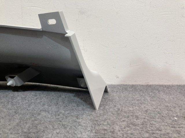新車取り外し!ギガ 大型 2代目 2015- 10t 純正 左 アッパー フロント コーナーパネル/コーナーカバー ホワイト ソリッド いすゞ(138831)