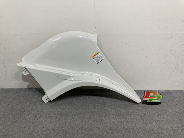 新車取り外し!ギガ 大型 2代目 2015- 10t 純正 右 フロント フェンダー ホワイト ソリッド いすゞ(138832)