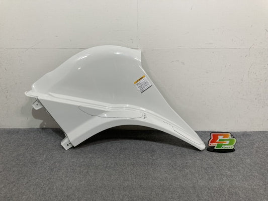 新車取り外し!ギガ 大型 2代目 2015- 10t 純正 右 フロント フェンダー ホワイト ソリッド いすゞ(138832)