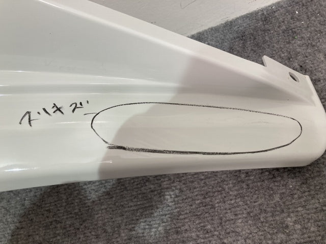 新車取り外し!ギガ 大型 2代目 2015- 10t 純正 右 フロント フェンダー ホワイト ソリッド いすゞ(138832)