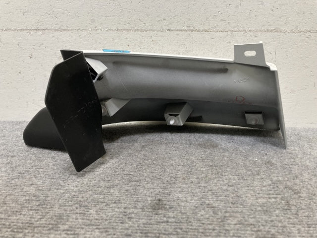 新車取り外し!ギガ 大型 2代目 2015- 10t 純正 左 アッパー フロント コーナーパネル/コーナーカバー ホワイト ソリッド いすゞ(138836)
