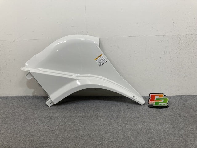 新車取り外し!ギガ 大型 2代目 2015- 10t 純正 右 フロント フェンダー ホワイト ソリッド いすゞ(138838)