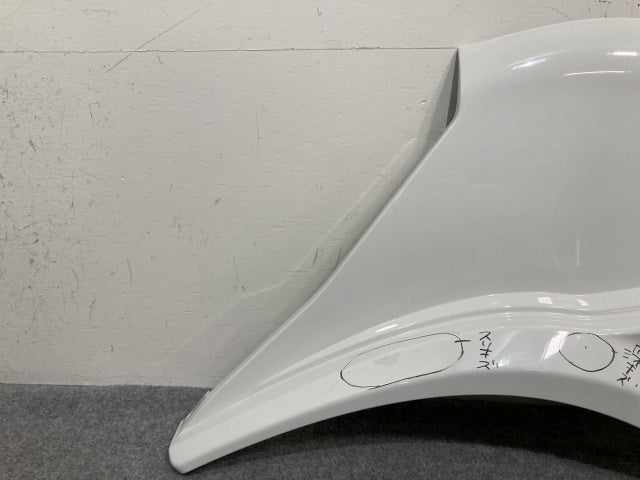 新車取り外し!ギガ 大型 2代目 2015- 10t 純正 左 フロント フェンダー ホワイト ソリッド いすゞ(138839)