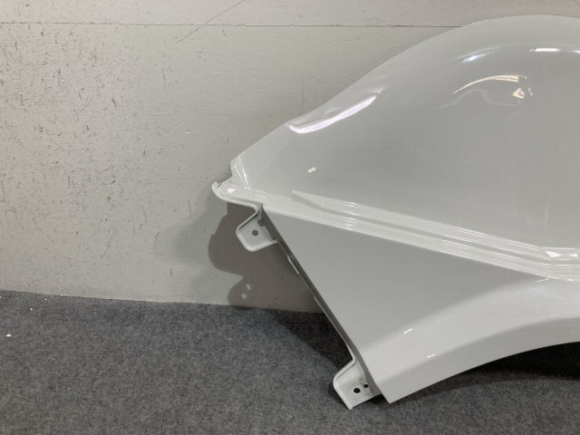 新車取り外し!ギガ 大型 2代目 2015- 10t 純正 右 フロント フェンダー ホワイト ソリッド いすゞ(138840)