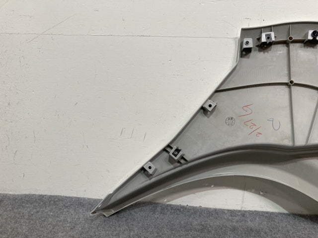 新車取り外し!ギガ 大型 2代目 2015- 10t 純正 右 フロント フェンダー ホワイト ソリッド いすゞ(138840)