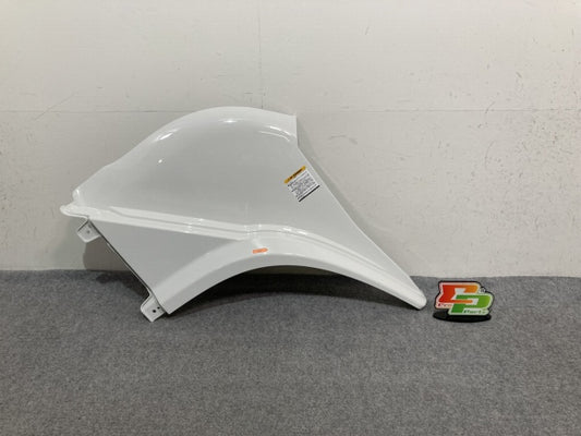 新車取り外し!ギガ 大型 2代目 2015- 10t 純正 右 フロント フェンダー ホワイト ソリッド いすゞ(138842)