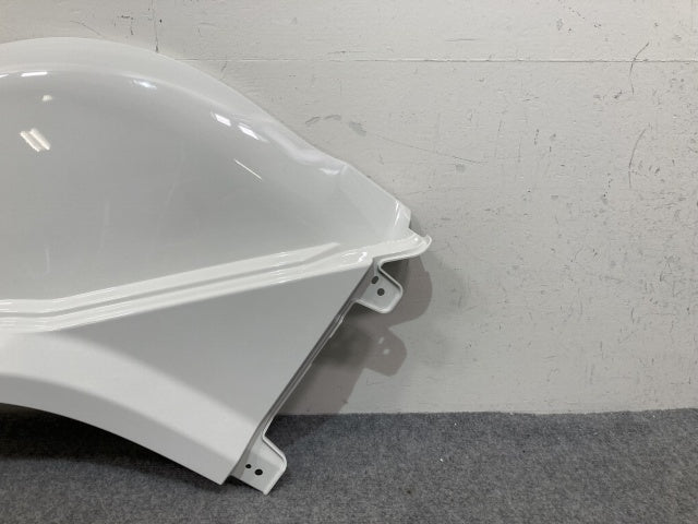 新車取り外し!ギガ 大型 2代目 2015- 10t 純正 左 フロント フェンダー ホワイト ソリッド いすゞ(138849)