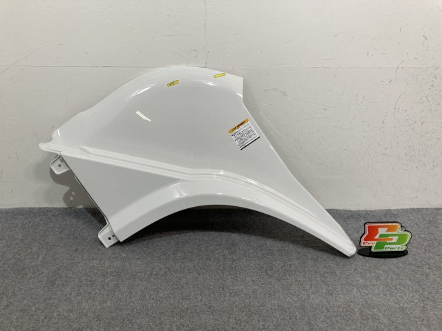 新車取り外し!ギガ 大型 2代目 2015- 10t 純正 右 フロント フェンダー ホワイト ソリッド いすゞ(138851)