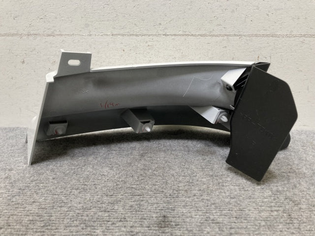 新車取り外し!ギガ 大型 2代目 2015- 10t 純正 右 アッパー フロント コーナーパネル/コーナーカバー ホワイト ソリッド いすゞ(138855)