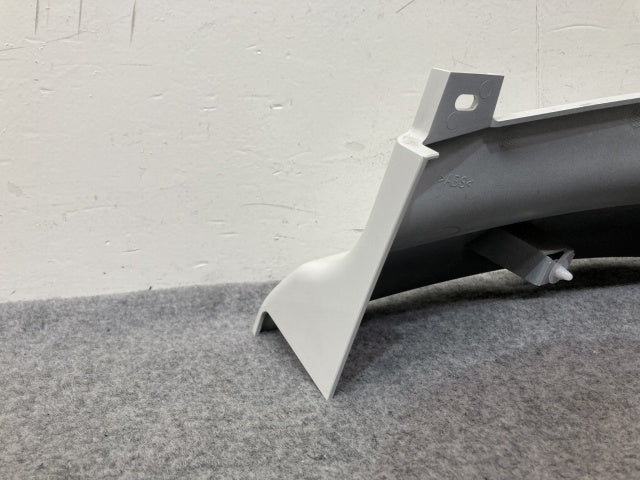 新車取り外し!ギガ 大型 2代目 2015- 10t 純正 右 アッパー フロント コーナーパネル/コーナーカバー ホワイト ソリッド いすゞ(138861)