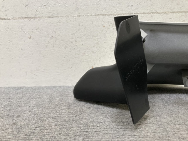 新車取り外し!ギガ 大型 2代目 2015- 10t 純正 左 アッパー フロント コーナーパネル/コーナーカバー ホワイト ソリッド いすゞ(138863)