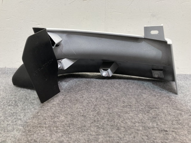 新車取り外し!ギガ 大型 2代目 2015- 10t 純正 左 アッパー フロント コーナーパネル/コーナーカバー ホワイト ソリッド いすゞ(138867)