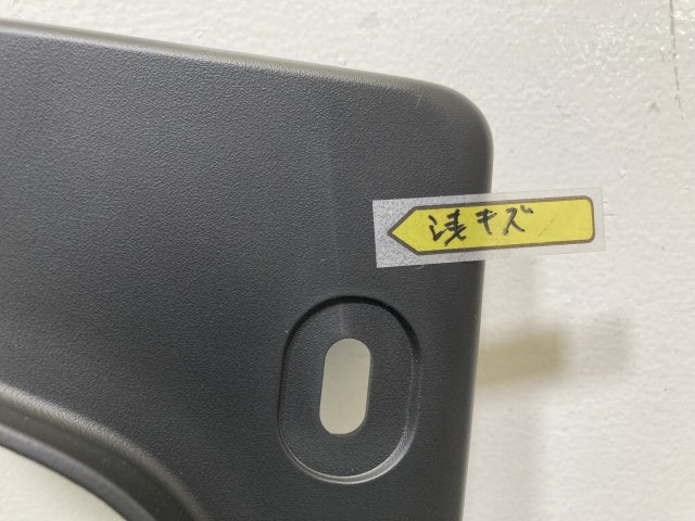 新車取り外し!ギガ 大型 2代目 2015- 10t 純正 右 フロント バンパー エンドカバー 素地 いすゞ(138869)