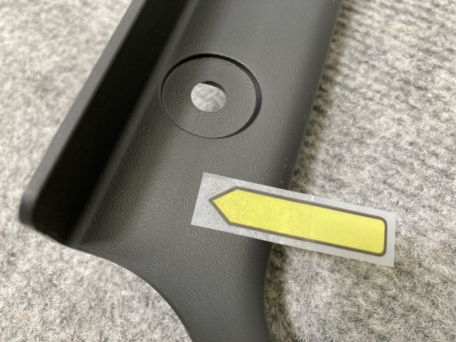 新車取り外し!ギガ 大型 2代目 2015- 10t 純正 右 フロント バンパー エンドカバー 素地 いすゞ(138869)