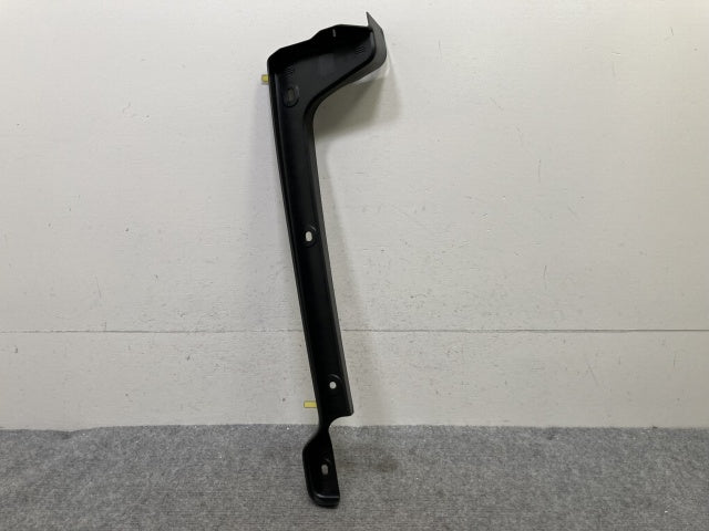 新車取り外し!ギガ 大型 2代目 2015- 10t 純正 右 フロント バンパー エンドカバー 素地 いすゞ(138869)
