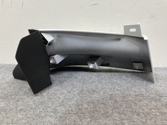 新車取り外し!ギガ 大型 2代目 2015- 10t 純正 左 アッパー フロント コーナーパネル/コーナーカバー ホワイト ソリッド いすゞ(138870)