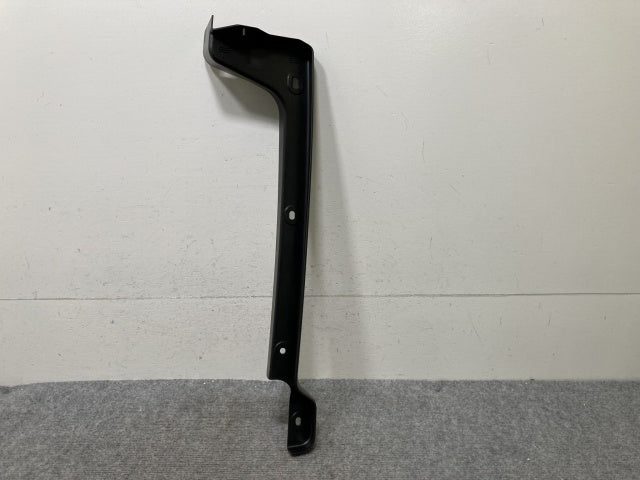 新車取り外し!ギガ 大型 2代目 2015- 10t 純正 左 フロント バンパー エンドカバー 素地 いすゞ(138873)