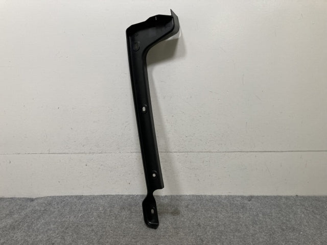 新車取り外し!ギガ 大型 2代目 2015- 10t 純正 右 フロント バンパー エンドカバー 素地 いすゞ(138882)