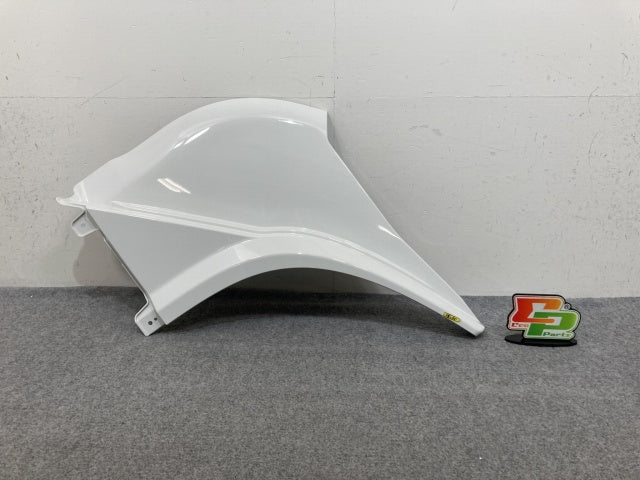 新車取り外し!ギガ 大型 2代目 2015- 10t 純正 右 フロント フェンダー ホワイト ソリッド いすゞ(138894)