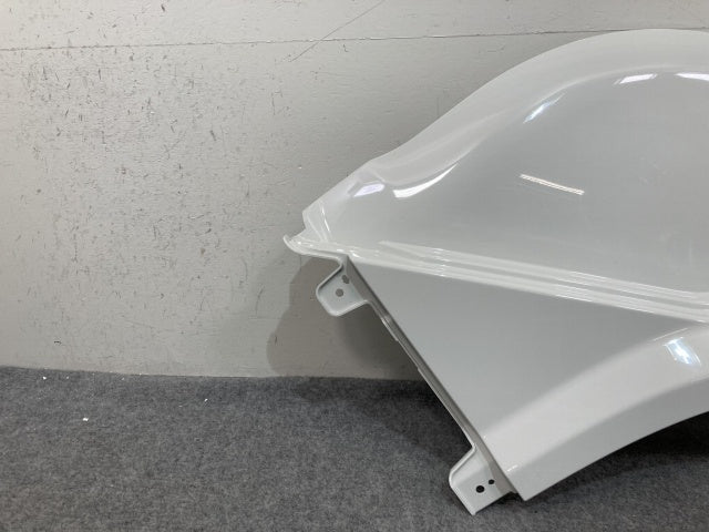 新車取り外し!ギガ 大型 2代目 2015- 10t 純正 右 フロント フェンダー ホワイト ソリッド いすゞ(138894)