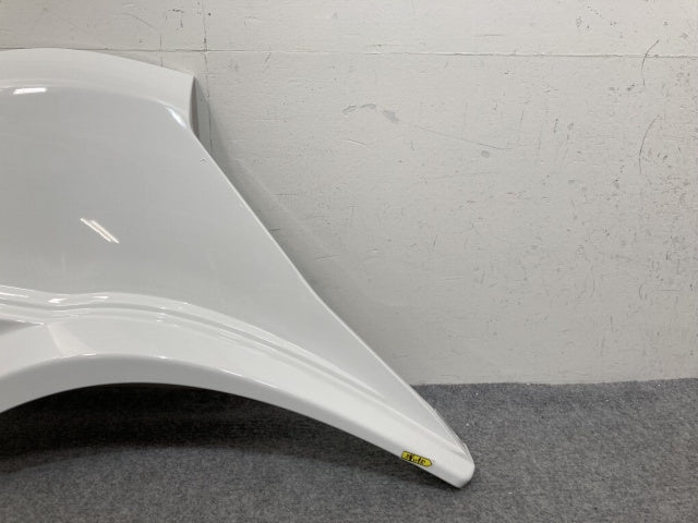 新車取り外し!ギガ 大型 2代目 2015- 10t 純正 右 フロント フェンダー ホワイト ソリッド いすゞ(138894)