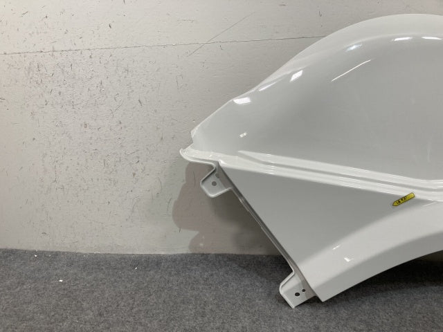 新車取り外し!ギガ 大型 2代目 2015- 10t 純正 右 フロント フェンダー ホワイト ソリッド いすゞ(138895)