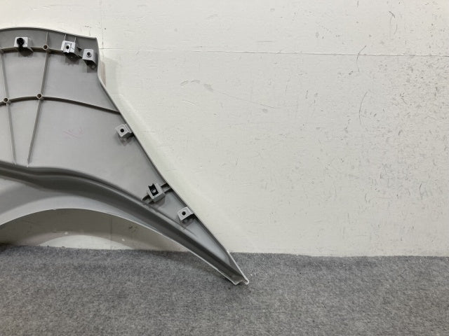 新車取り外し!ギガ 大型 2代目 2015- 10t 純正 左 フロント フェンダー ホワイト ソリッド いすゞ(138896)
