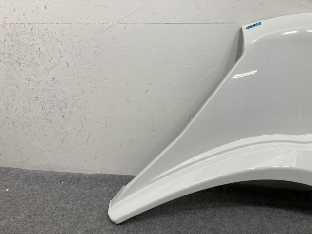 新車取り外し!ギガ 大型 2代目 2015- 10t 純正 左 フロント フェンダー ホワイト ソリッド いすゞ(138898)