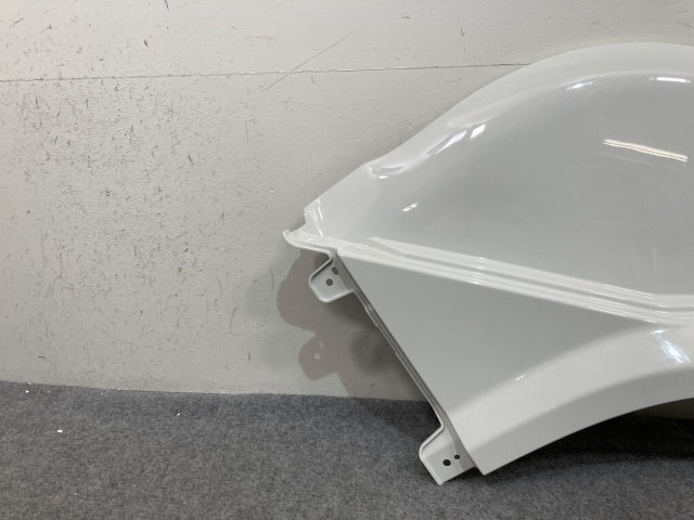 新車取り外し!ギガ 大型 2代目 2015- 10t 純正 右 フロント フェンダー ホワイト ソリッド いすゞ(138901)
