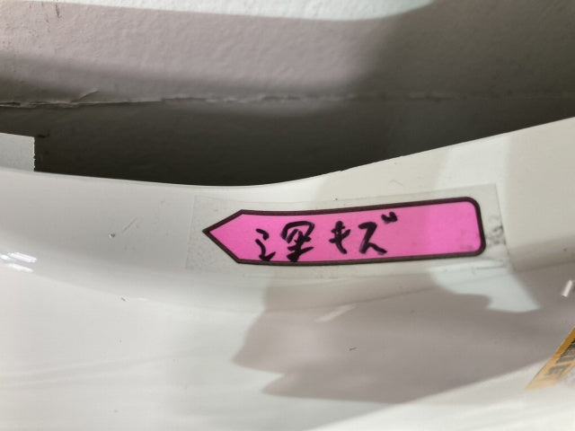 新車取り外し!ギガ 大型 2代目 2015- 10t 純正 右 フロント フェンダー ホワイト ソリッド いすゞ(138901)