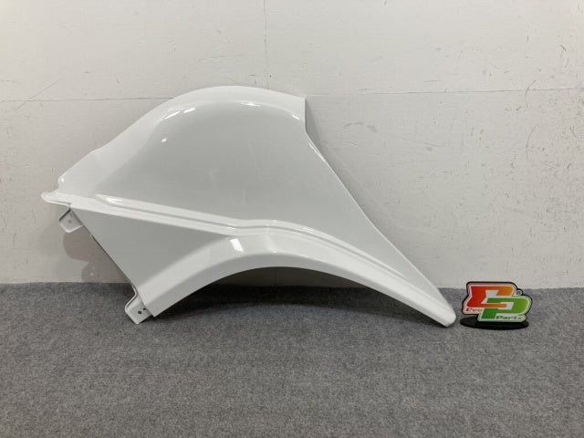 新車取り外し!ギガ 大型 2代目 2015- 10t 純正 右 フロント フェンダー ホワイト ソリッド いすゞ(138904)