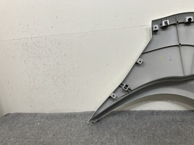 新車取り外し!ギガ 大型 2代目 2015- 10t 純正 右 フロント フェンダー ホワイト ソリッド いすゞ(138904)