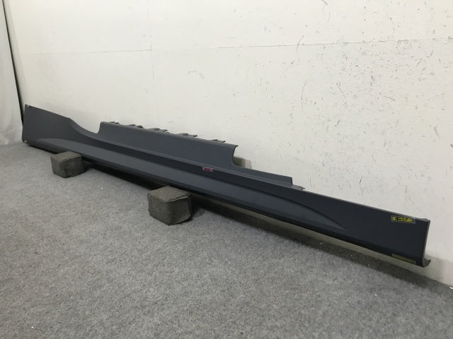 新品!4シリーズ/Mスポーツ G22/G23 純正 右 サイドステップ/サイドスカート 51 77 8075868 サフ BMW(138905)