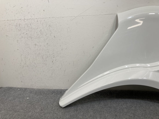 新車取り外し!ギガ 大型 2代目 2015- 10t 純正 左 フロント フェンダー ホワイト ソリッド いすゞ(138907)