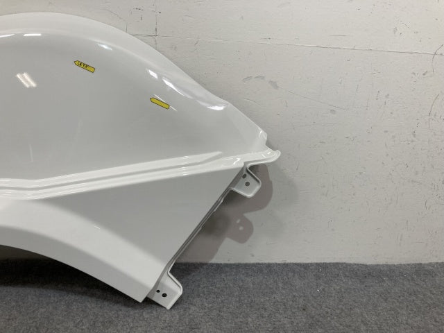 新車取り外し!ギガ 大型 2代目 2015- 10t 純正 左 フロント フェンダー ホワイト ソリッド いすゞ(138907)