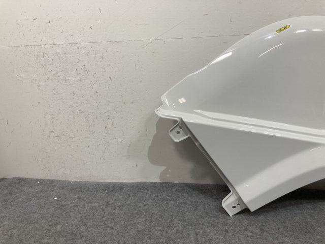 新車取り外し!ギガ 大型 2代目 2015- 10t 純正 右 フロント フェンダー ホワイト ソリッド いすゞ(138910)