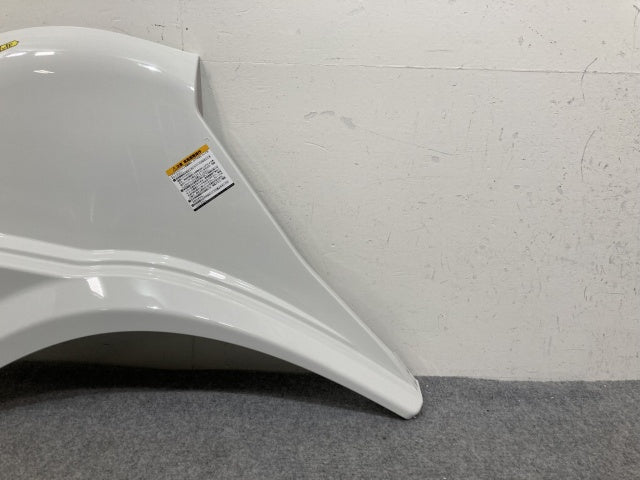 新車取り外し!ギガ 大型 2代目 2015- 10t 純正 右 フロント フェンダー ホワイト ソリッド いすゞ(138910)
