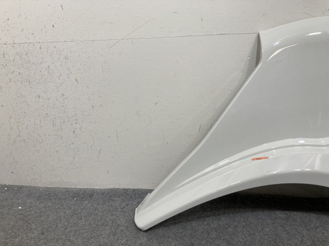 新車取り外し!ギガ 大型 2代目 2015- 10t 純正 左 フロント フェンダー ホワイト ソリッド いすゞ(138911)