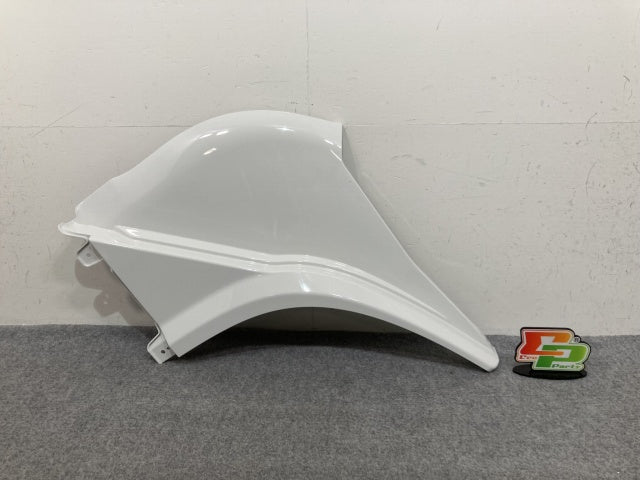 新車取り外し!ギガ 大型 2代目 2015- 10t 純正 右 フロント フェンダー ホワイト ソリッド いすゞ(138912)