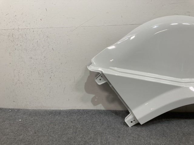 新車取り外し!ギガ 大型 2代目 2015- 10t 純正 右 フロント フェンダー ホワイト ソリッド いすゞ(138912)