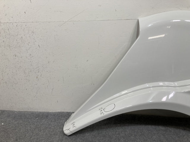 新車取り外し!ギガ 大型 2代目 2015- 10t 純正 左 フロント フェンダー ホワイト ソリッド いすゞ(138915)