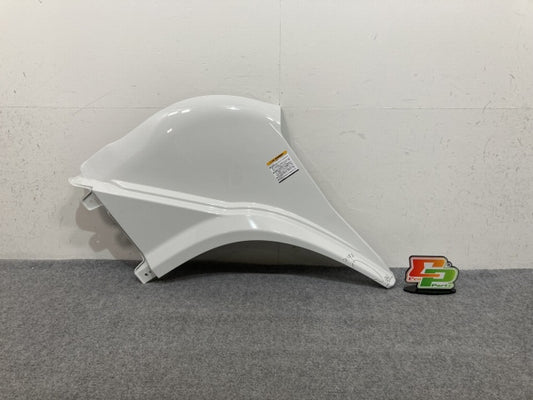 新車取り外し!ギガ 大型 2代目 2015- 10t 純正 右 フロント フェンダー ホワイト ソリッド いすゞ(138916)