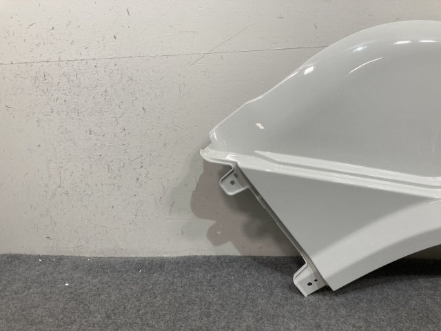 新車取り外し!ギガ 大型 2代目 2015- 10t 純正 右 フロント フェンダー ホワイト ソリッド いすゞ(138916)